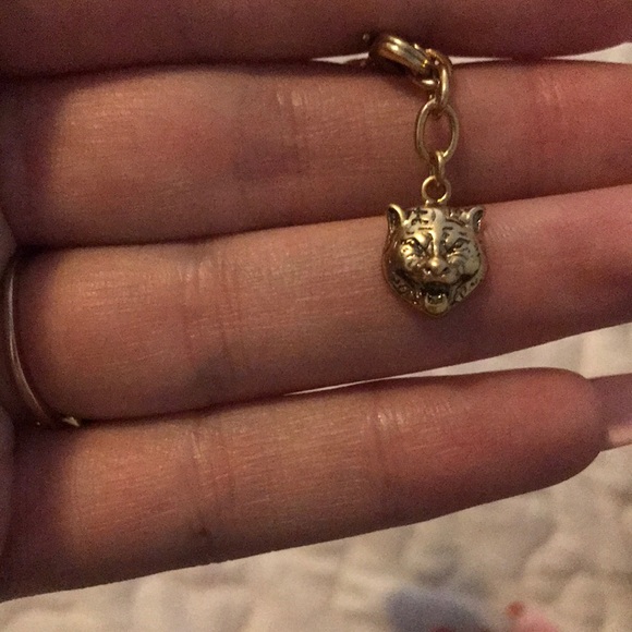 Gucci Antique gold tone bracelet with flowers comes with dust bag - Picture 4 of 12